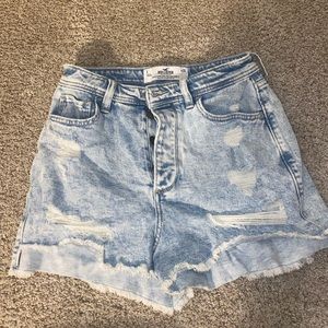 Hollister curvy ultra high-rise mom short 3“